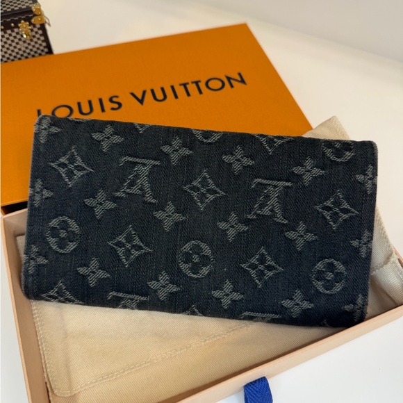 🎀 LOUIS VUITTON Black Denim Monogram Denim Amelia Wallet - Picture 3 of 15